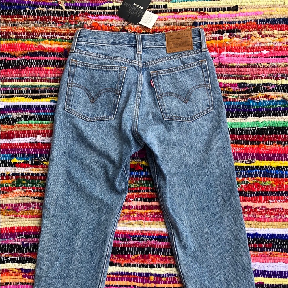 Levi’s premium High Rise button fly Wedgie size 28 - Picture 5 of 6